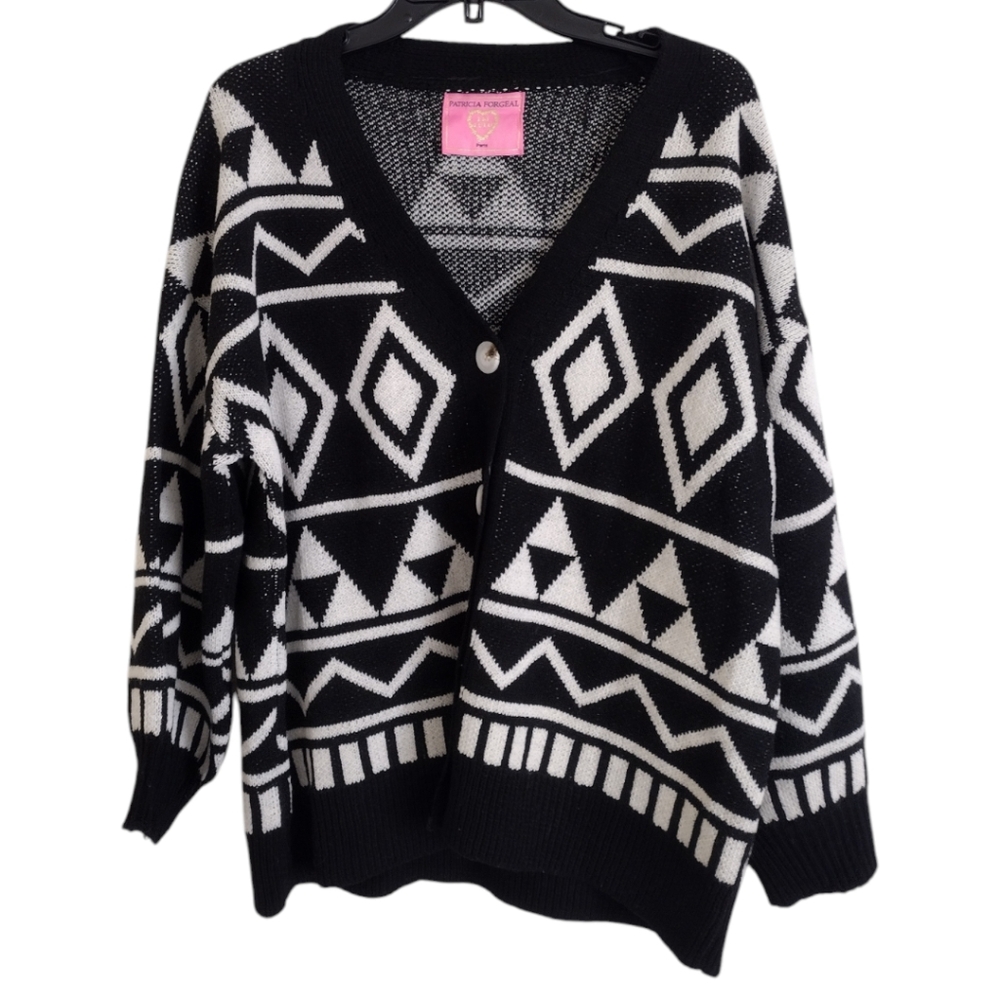 Patricia Forgeal LM Lulu black white geometric eighties inspo sweater buttons